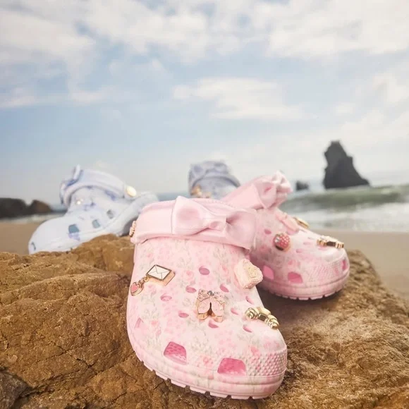 🎀CROCS Kids' x LoveShackFancy Bow Back Classic Clog PINK MILK with Charms🎀 - Picture 8 of 12